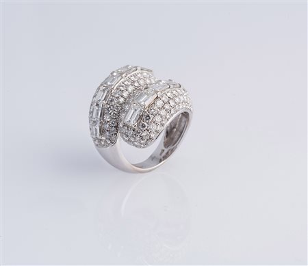 Anello in oro bianco gr 16.90 con diamanti 9,80 carati circa. . Cm 2,50 x...