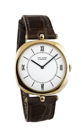 VAN CLEEF & ARPELS Mod. "Le Classique", anni '90 Diam. 32mm Cassa in oro...