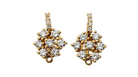 COPPIA DI ORECCHINI Peso gr 6,6 in oro giallo, a monachella, con margherite...